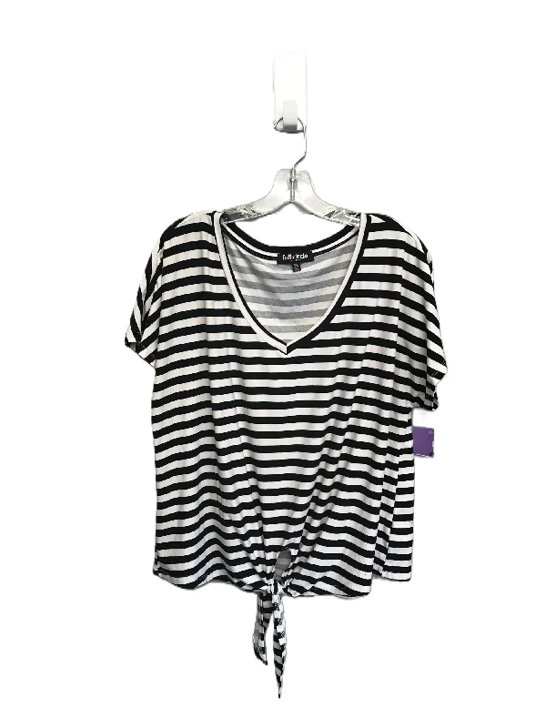 women's T-shirts with plus-size optionsBlack & White Top Short Sleeve By Full Circle Size: 2x