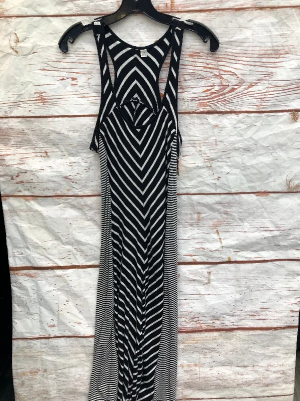 women's maximalist dressesDress Casual Maxi By Clothes Mentor  Size: M